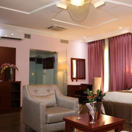 Grand Pela Hotel & Suites Abuja Bilik gambar