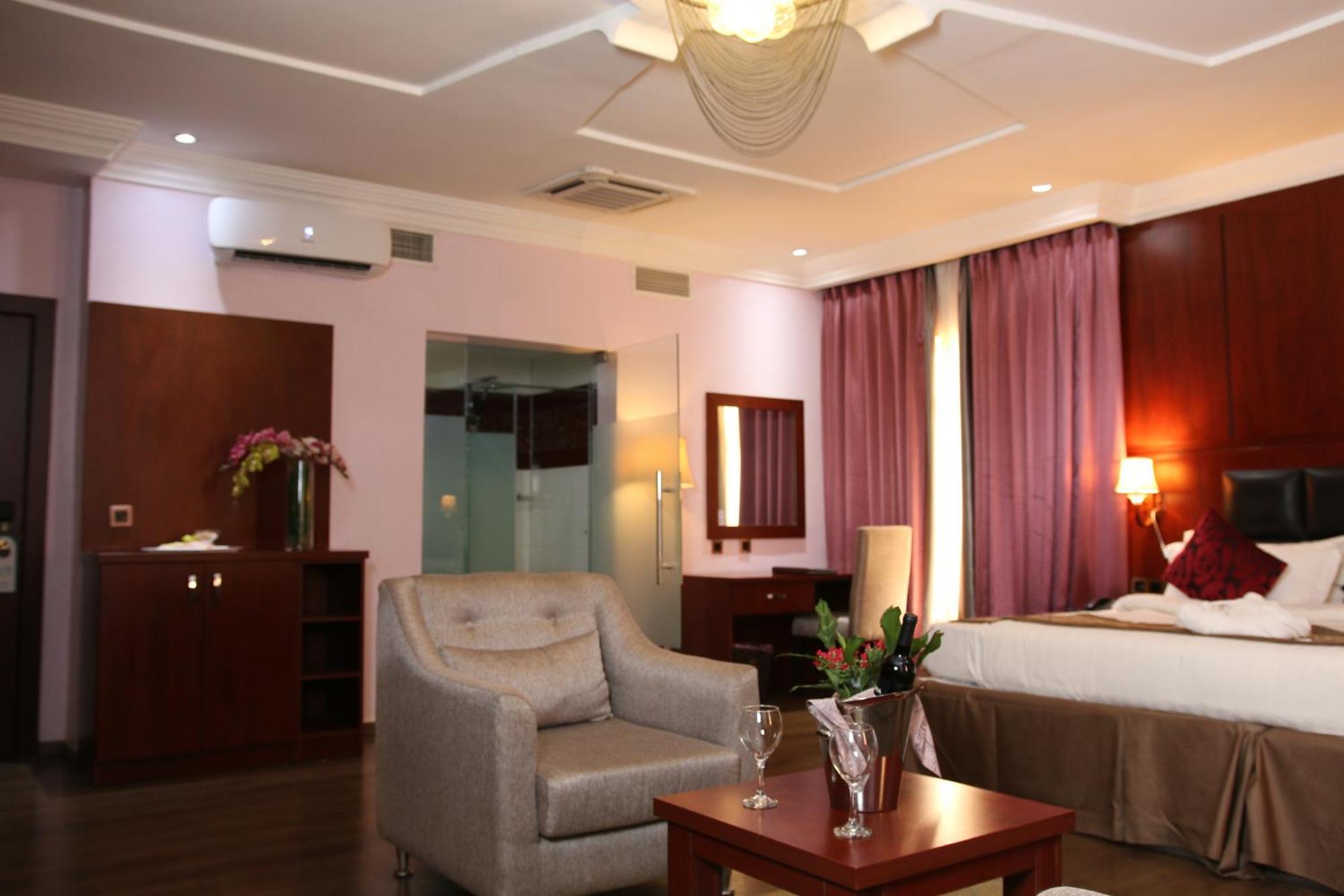 Grand Pela Hotel & Suites Abuja Bilik gambar